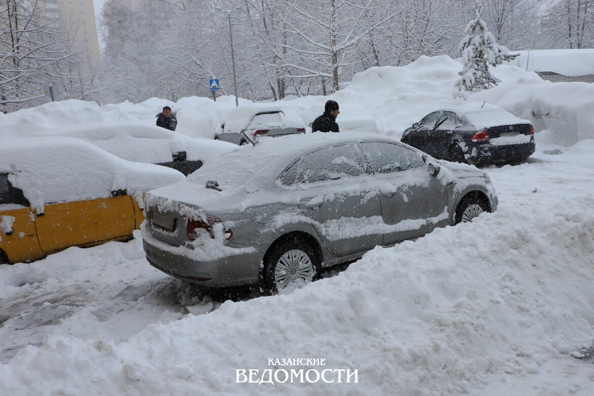 Заснеженный тротуар
