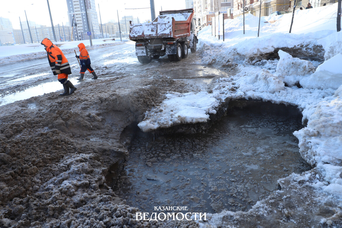 На Амирхана и Четаева вчера случился потоп | 23.01.2024 | Казань -  БезФормата