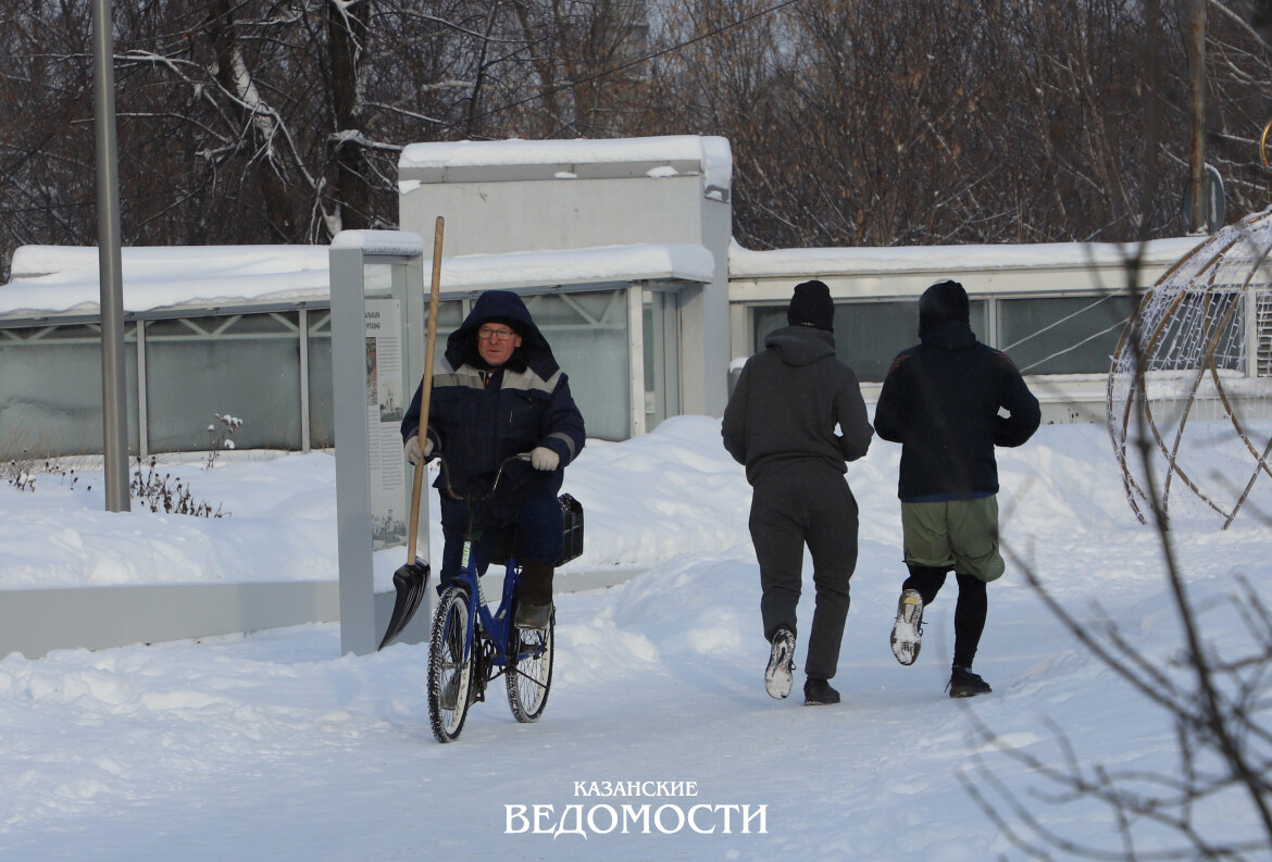 Для казанского дворника велосипед стал палочкой-выручалочкой