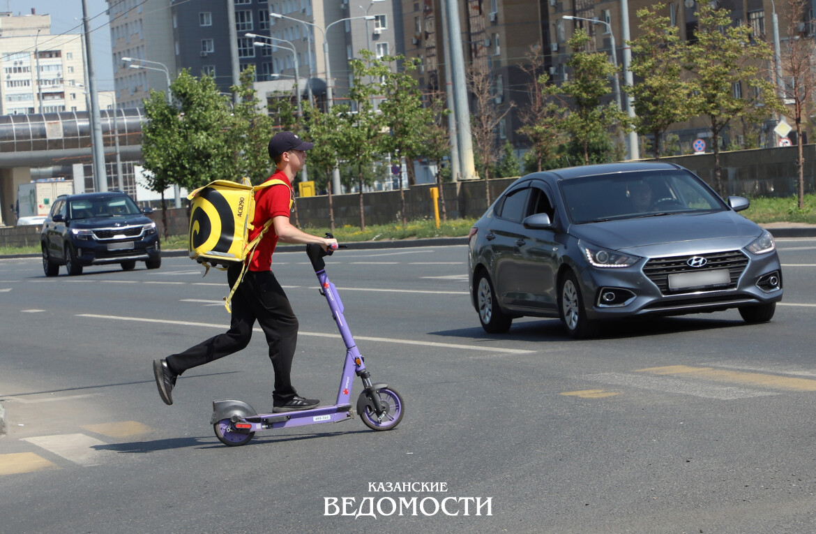 На электросамокатах по новым правилам. Что дороже: безопасность или сервис?