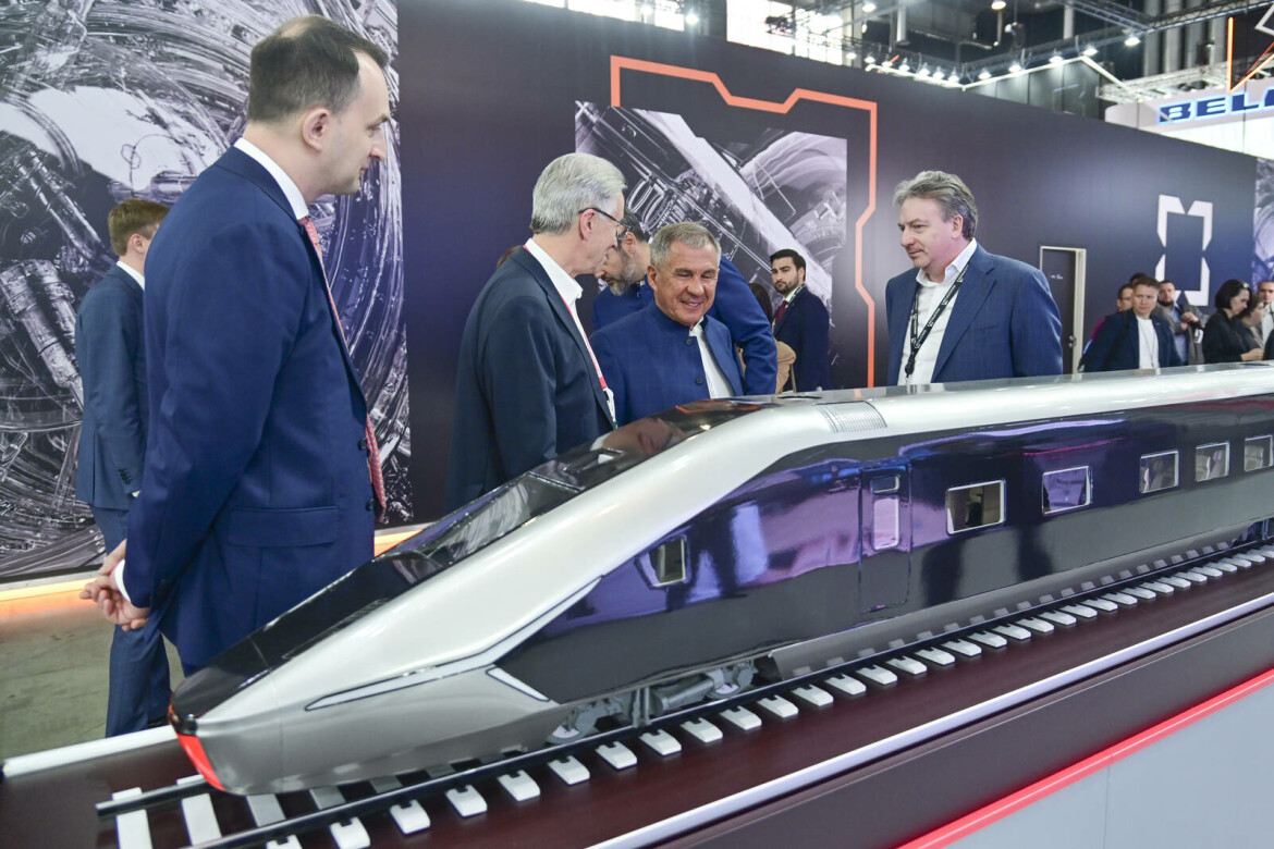 Раис Татарстана посетил международную выставку ИННОПРОМ-2025 в Екатеринбурге
