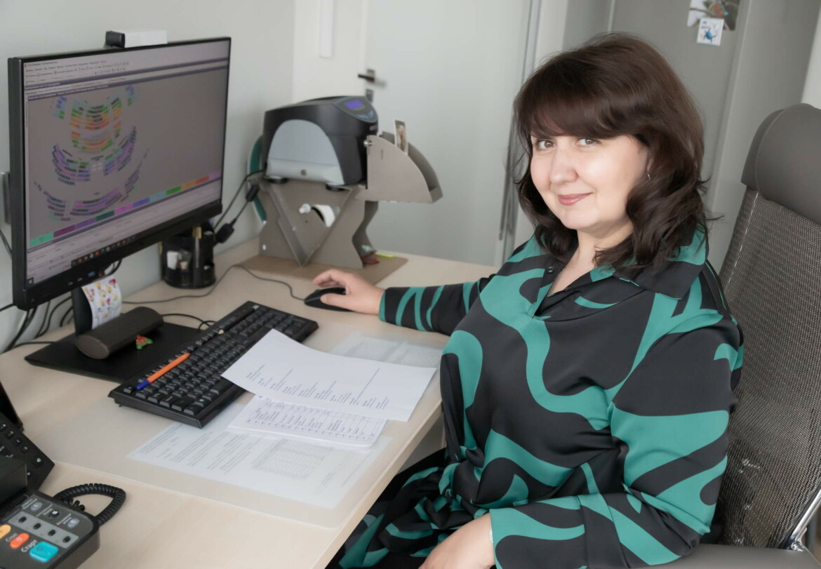 Деревянные счеты и 17 минут аншлага: история заведующей билетными кассами казанских театров