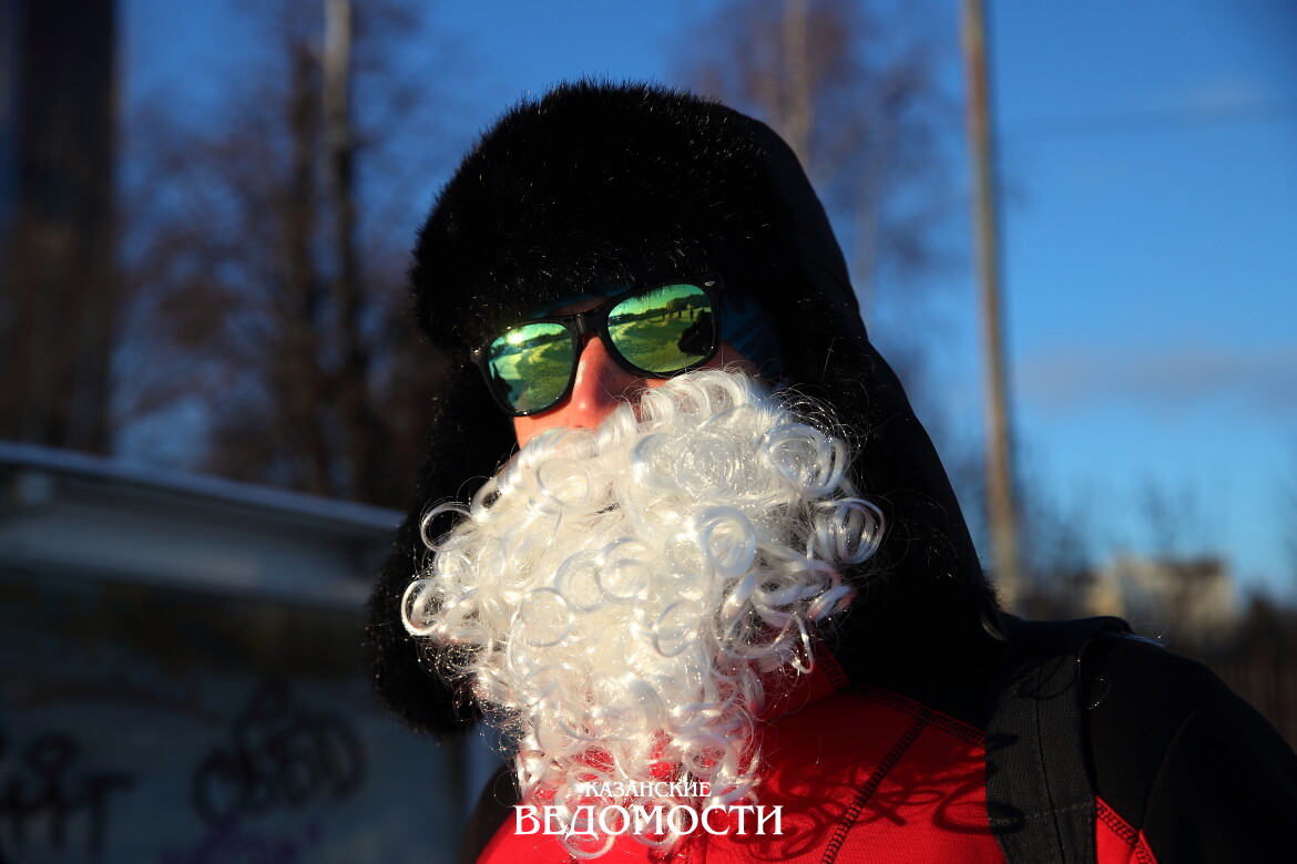 Чем ближе к Новому году, тем дороже: сколько стоит заказать на дом Деда  Мороза и Снегурочку в Казани