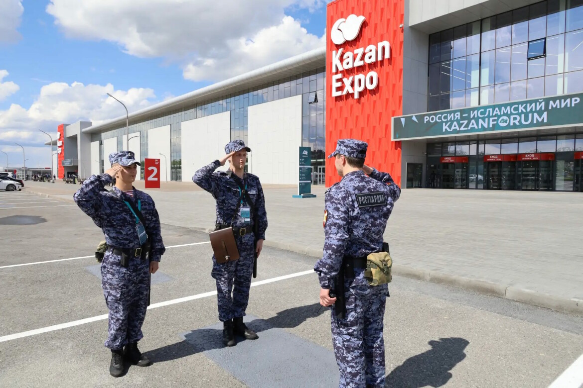 Две исторические вехи: Росгвардия отмечает 10-летие и 215-летие традиций правопорядка