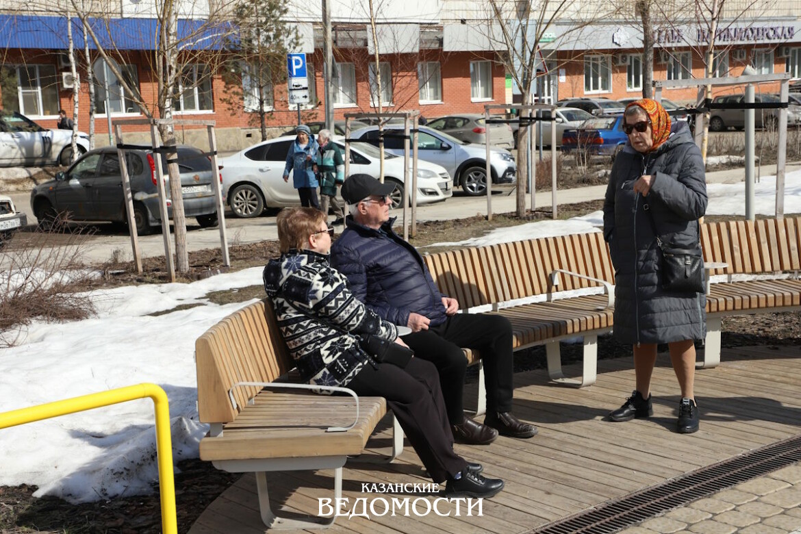 В парках Казани начнут обработку от клещей, когда сойдет снег