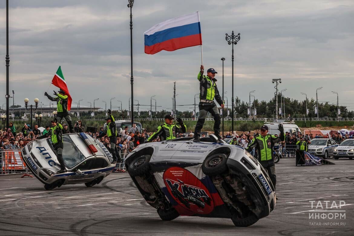 Тысячи байкеров и полицейские-каскадеры: как в Казани прошел мотофестиваль  «Два Кремля» | 27.08.2023 | Казань - БезФормата