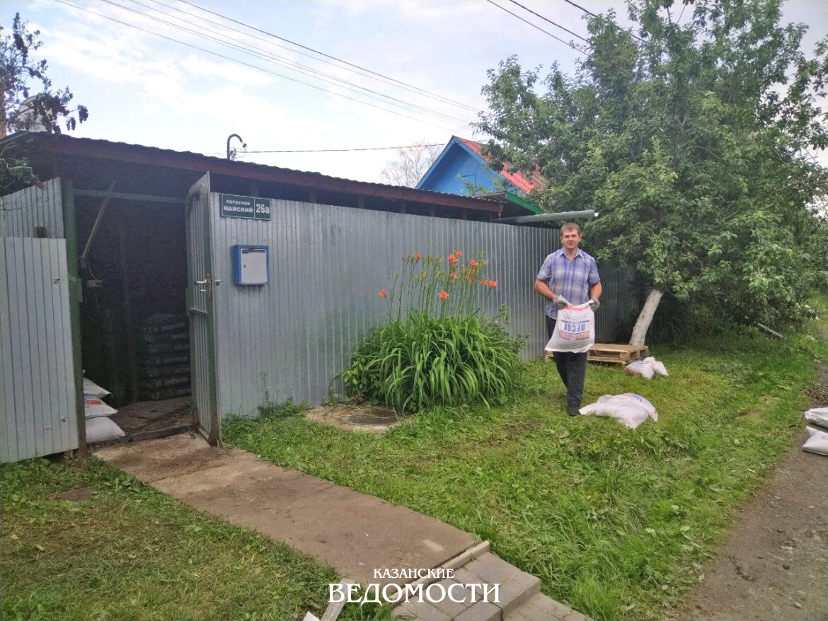 Жители поселка Первомайского в центре города страдают от затопления