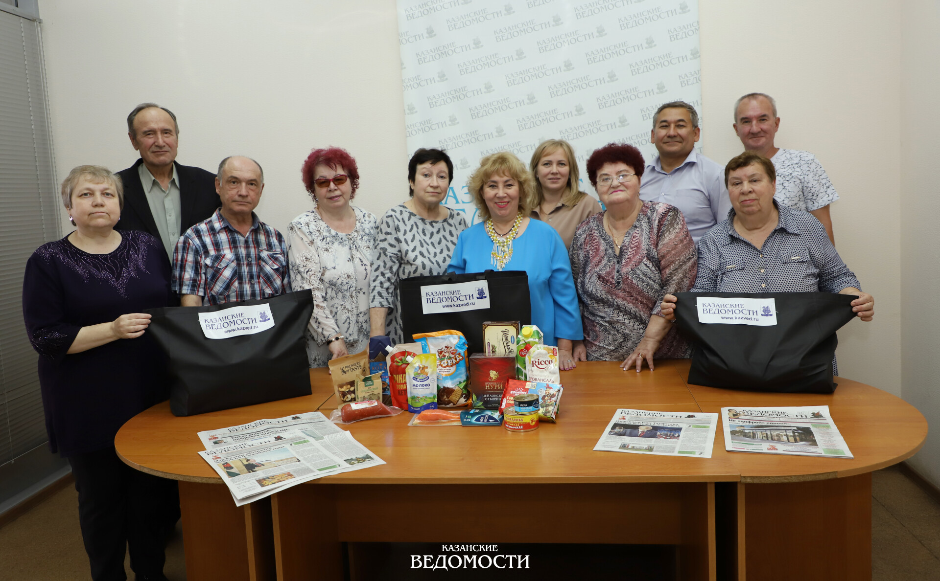 Тайна черного пакета раскрыта: в «Казанских ведомостях» чествовали самых удачливых подписчиков