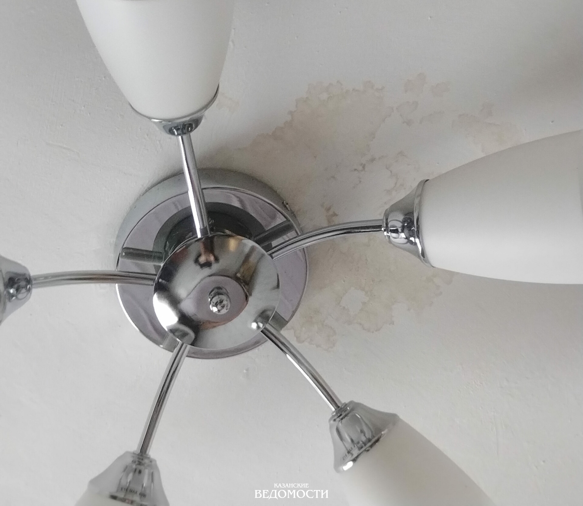 Шесть лет под капель: казанская семья «сдает экзамен» на водонепроницаемость каждую весну