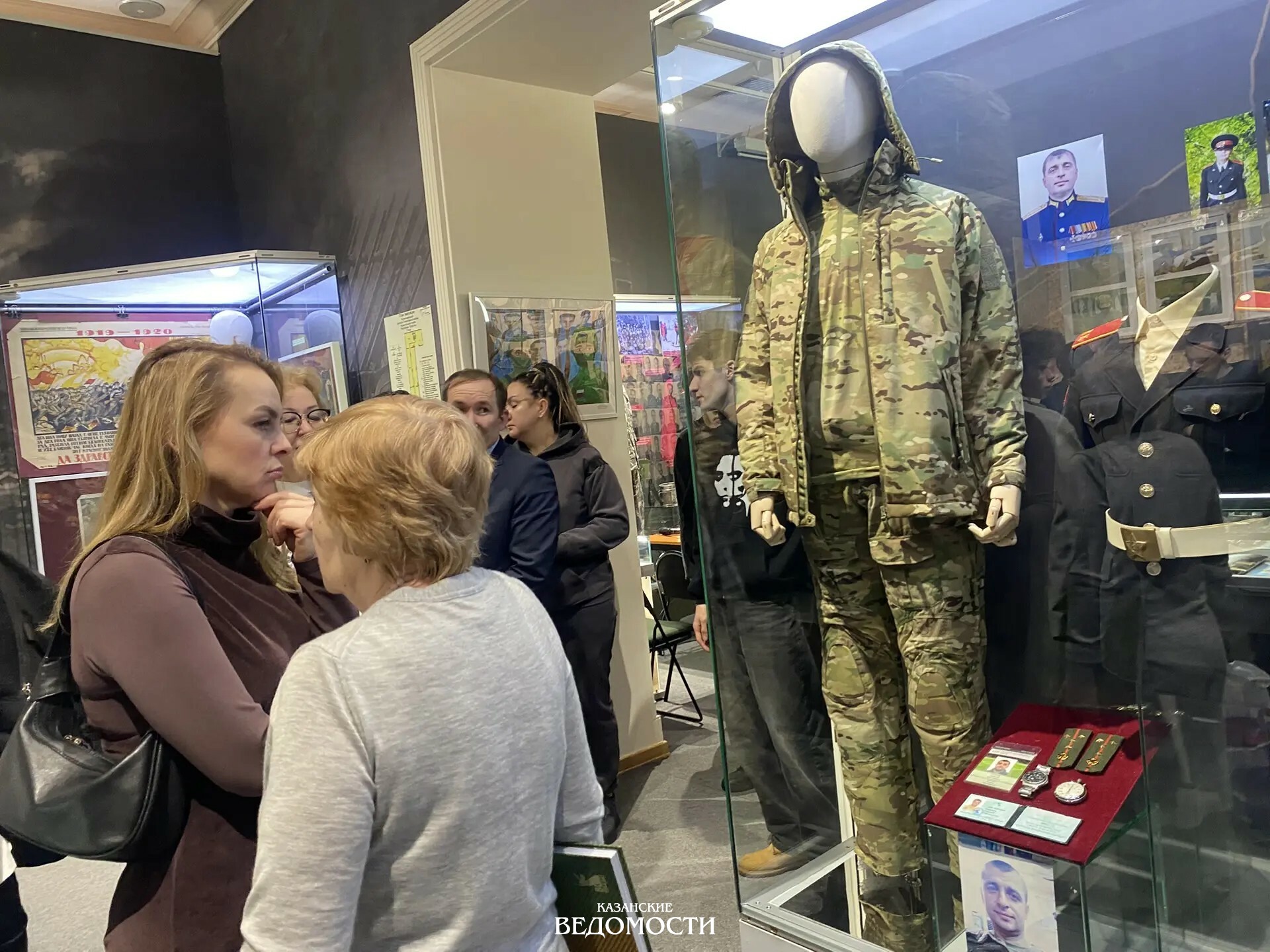 В Казани открылась выставка, объединившая историю Красной армии и СВО