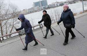 В казанских парках научат скандинавской ходьбе
