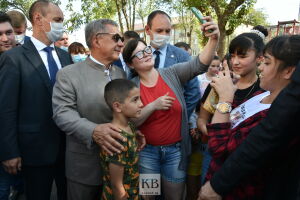 В новом сквере казанцы устроили фотосессию с Президентом РТ  