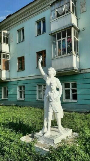 Швейная машинка прабабушки и статуя женщины с мальчиком: жительница Казани борется за свой родной дом