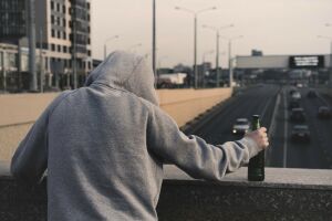 Пьющий ребенок – горе в семье: как развивается подростковый алкоголизм и как с ним справляться