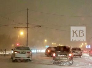 ДТП, упавший светофор и занесенный снегом «Салават Купере»: с чем столкнулись татарстанцы в метель