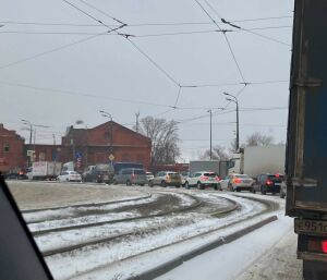 «Лютые пробки»: как чистили дороги в Казани после ночного снегопада