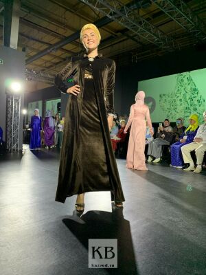Показ мусульманской одежды в Казани: модельеры представили новинки исламского стиля одежды