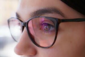 Макулодистрофия: заболевание глаз у пожилых, которым все чаще страдают молодые