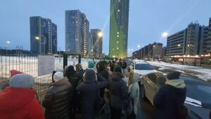 Родители казанских первоклашек заняли очередь в лицей №186 за ночь до приема заявлений