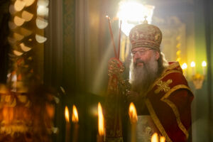 Митрополит Кирилл совершил пасхальную службу в Казанском соборе