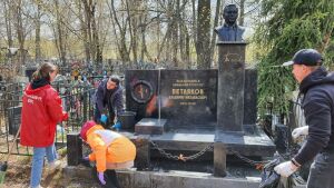 «Мы не можем быть равнодушными»: активисты привели в порядок воинские захоронения на Арском кладбище