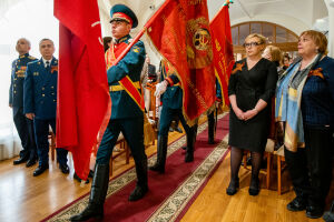 «Знамя – сердце боевой части»: в Казани впервые представили копию главного Символа Победы