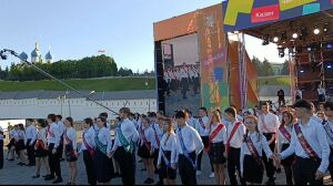 Второй как первый: в Казани вновь запустили традицию городских выпускных на Кремлевской набережной