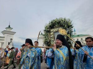 У Кремля стартовал Крестный ход в честь Казанской иконы Божией Матери