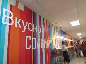 Ребенок сам делает выбор: как работает первый в России школьный ресторан в Казани