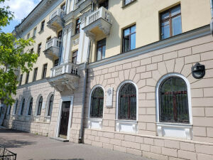 «Весной лепнины летят»: что происходит с казанским многострадальным домом на Театральной