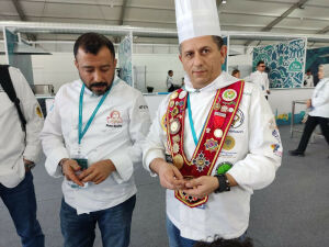 «Ценится даже участие в этом конкурсе»: лучшие повара мира соревнуются за трофей KazanForum