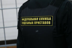 Запрет на выезд и поиск через сервисы доставки еды: как приставы ловят татарстанских «алиментщиков»