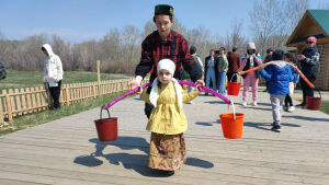 Встретили весну по-татарски: в Казахстане возрождают древний обычай «Карга боткасы»
