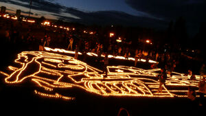 «Мы помним»: 25 тысяч свечей стали основой инсталляции «Колхозник Татарии» в казанском Парке Победы