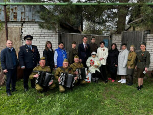 В Менделеевске поздравили узницу концлагеря с юбилеем Победы