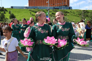 Лето в парках Казани: от шахмат и огородов до уличного театра