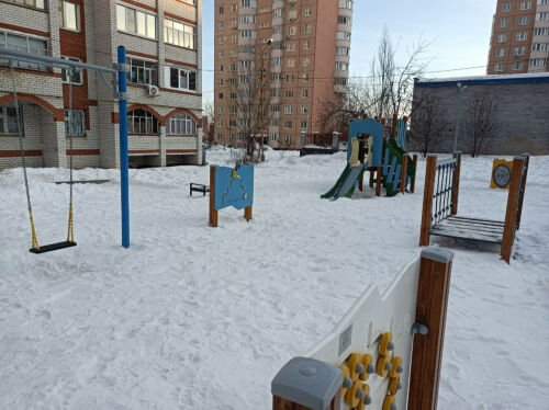 Ледяных пьедесталов быть не должно: архитекторы «Нашего двора» оценили уборку снега у домов в Казани