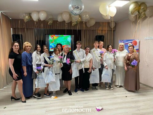 Выпускники подшефной школы-интерната поют, танцуют и верят в самое лучшее