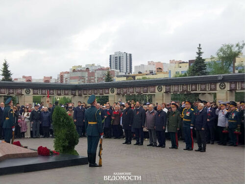 В память о Победе в Великой Отечественной войне в парке Победы возложили цветы