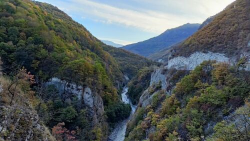 Горы, башни и водопады Чечни осенью