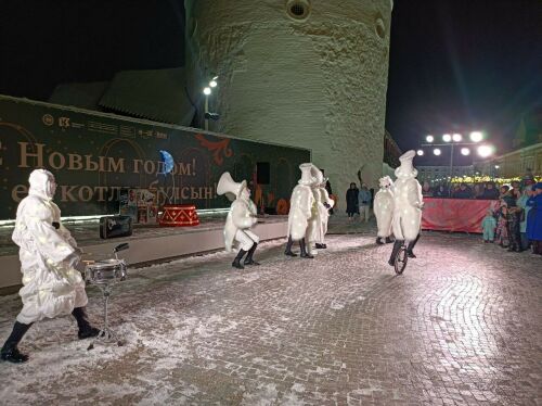Во дворе Присутственных мест Казанского Кремля прошли выступления московского театра «Высокие братья»