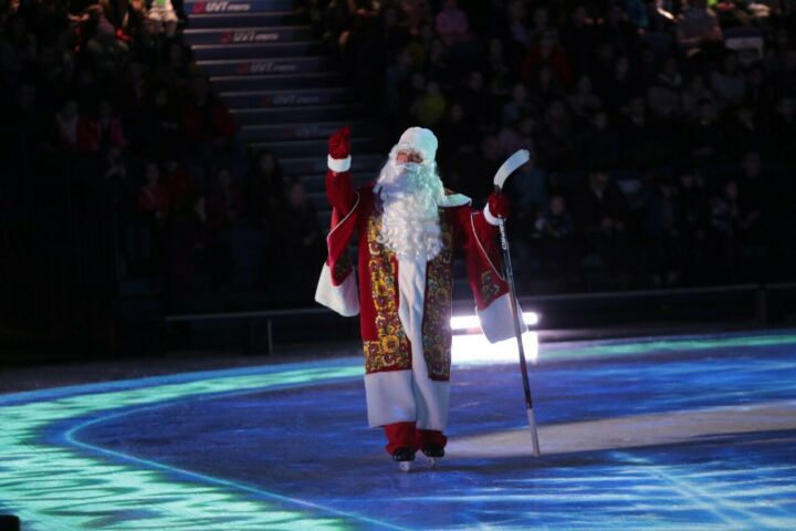 Чем ближе к Новому году, тем дороже: сколько стоит заказать на дом Деда Мороза и Снегурочку в Казани