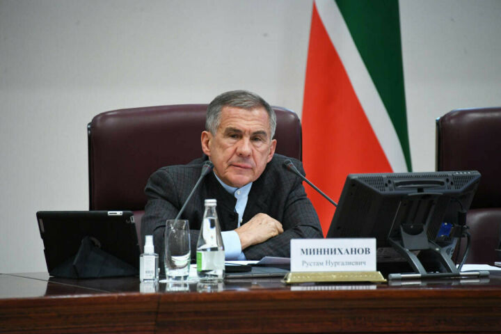 Минниханов поздравил с Днем государственного флага Татарстана